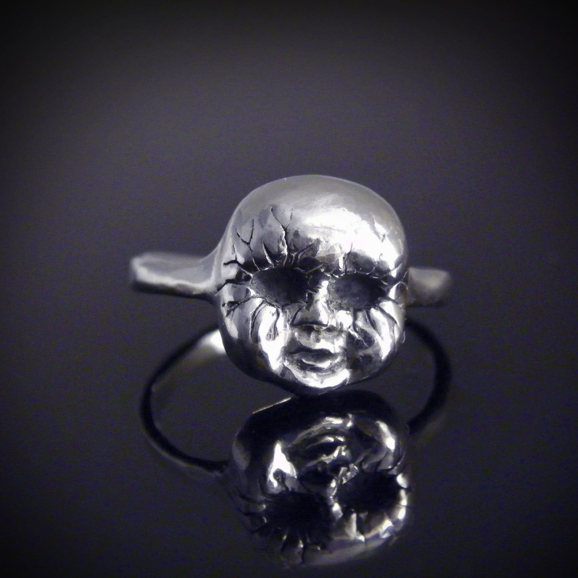 Baby Face Ring with Cracks