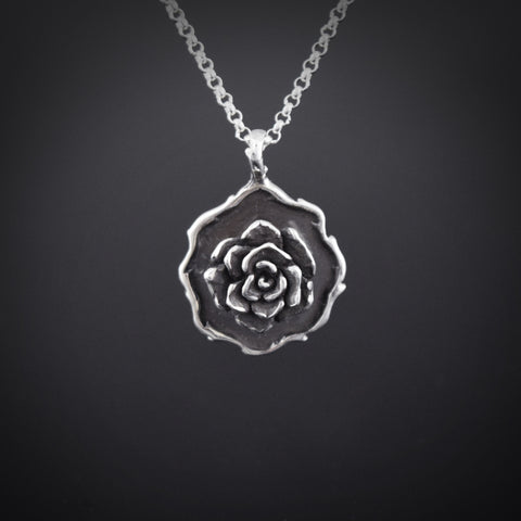 Thorn Frame Rose Necklace ~ Round
