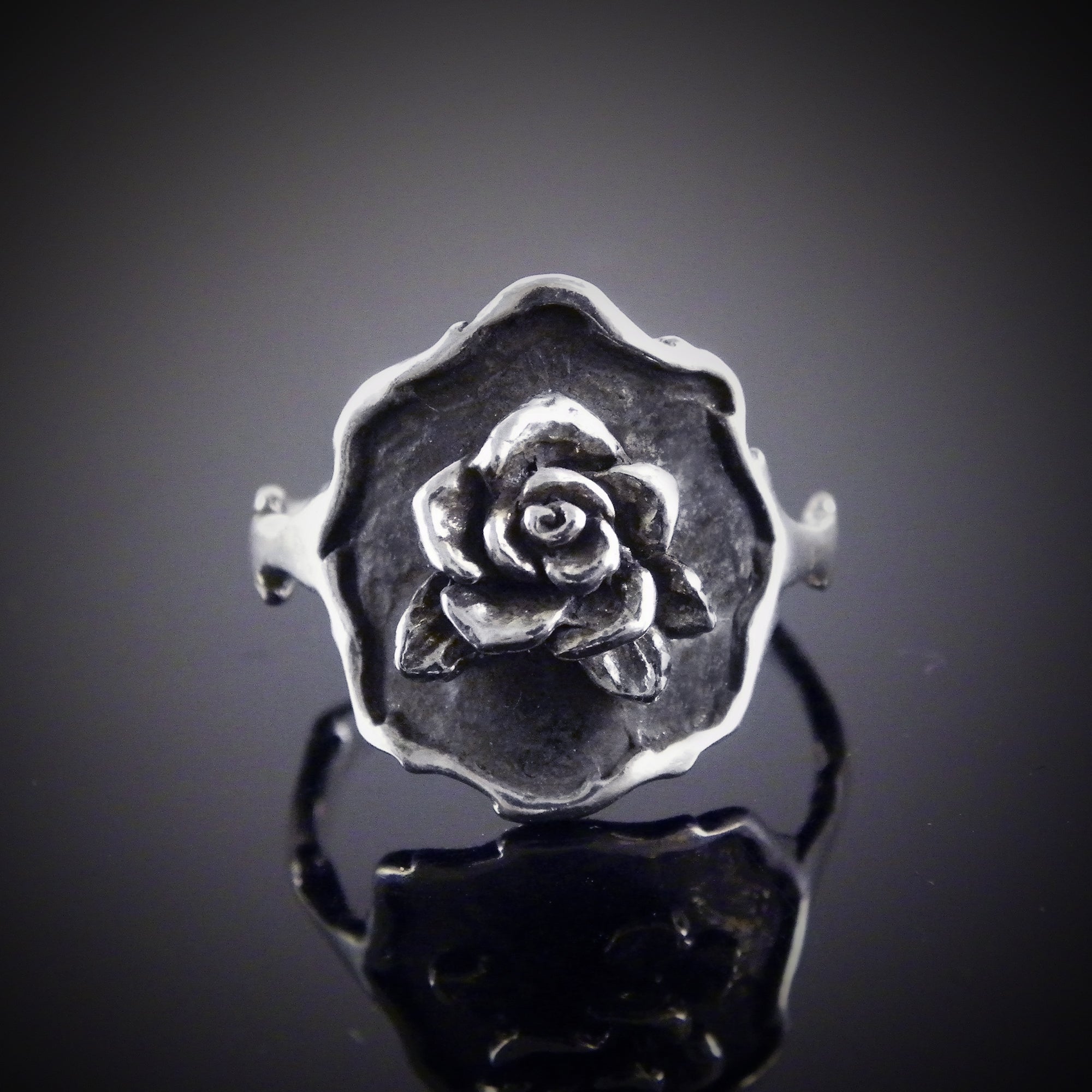 Thorn Frame Rose Ring