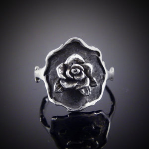 Thorn Frame Rose Ring