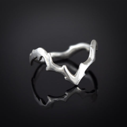 V Thorn Ring