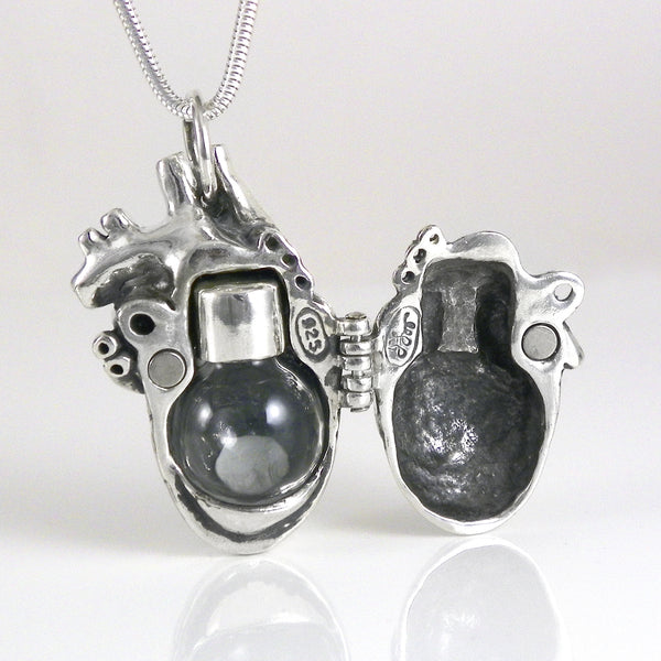 Anatomical Heart, Ashes Locket