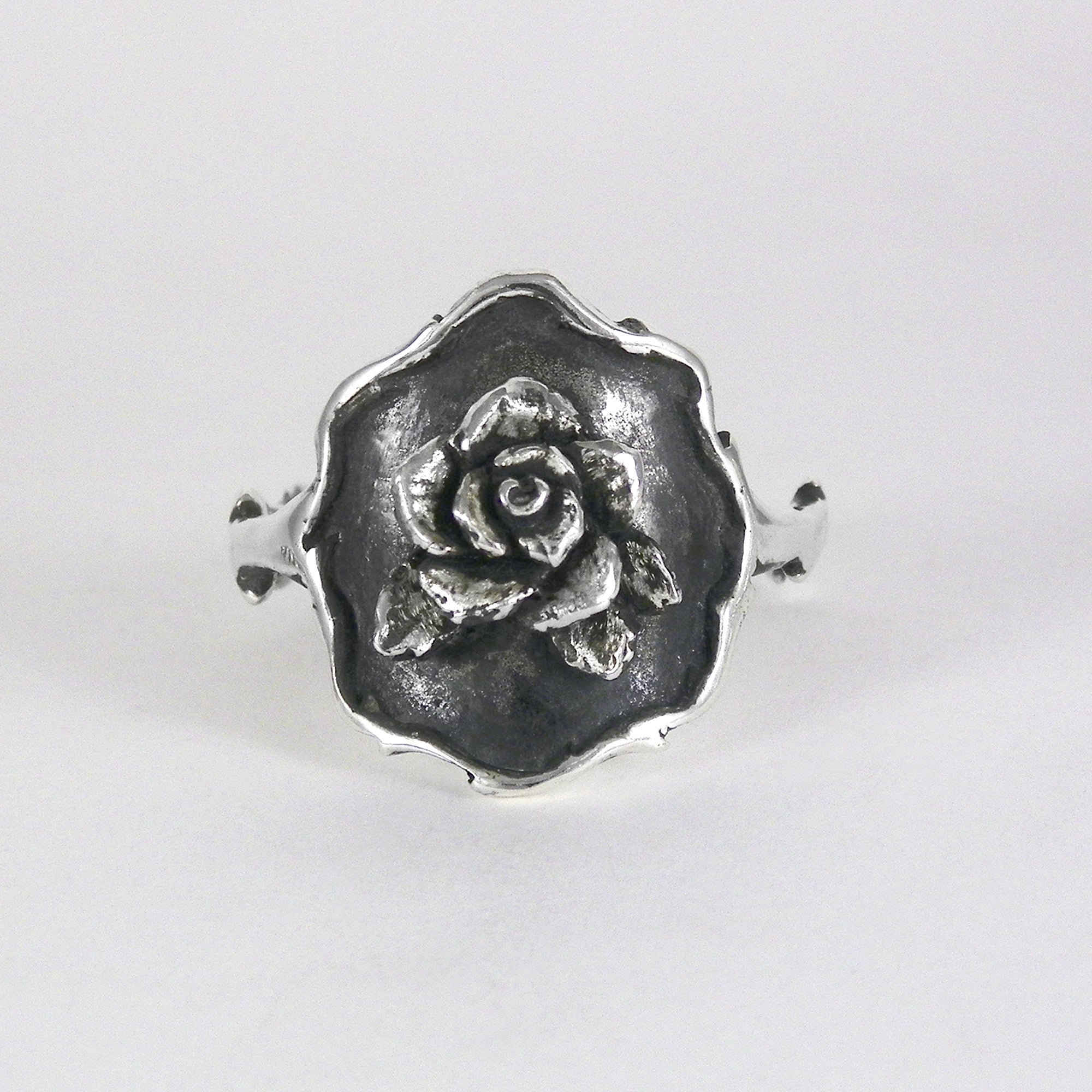 Thorn Frame Rose Ring