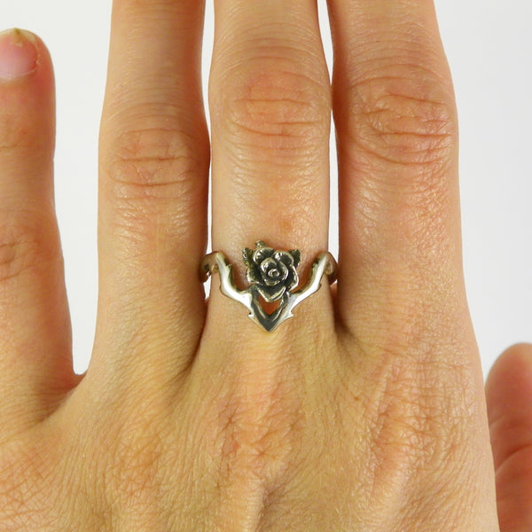 V Flowing Rose Ring