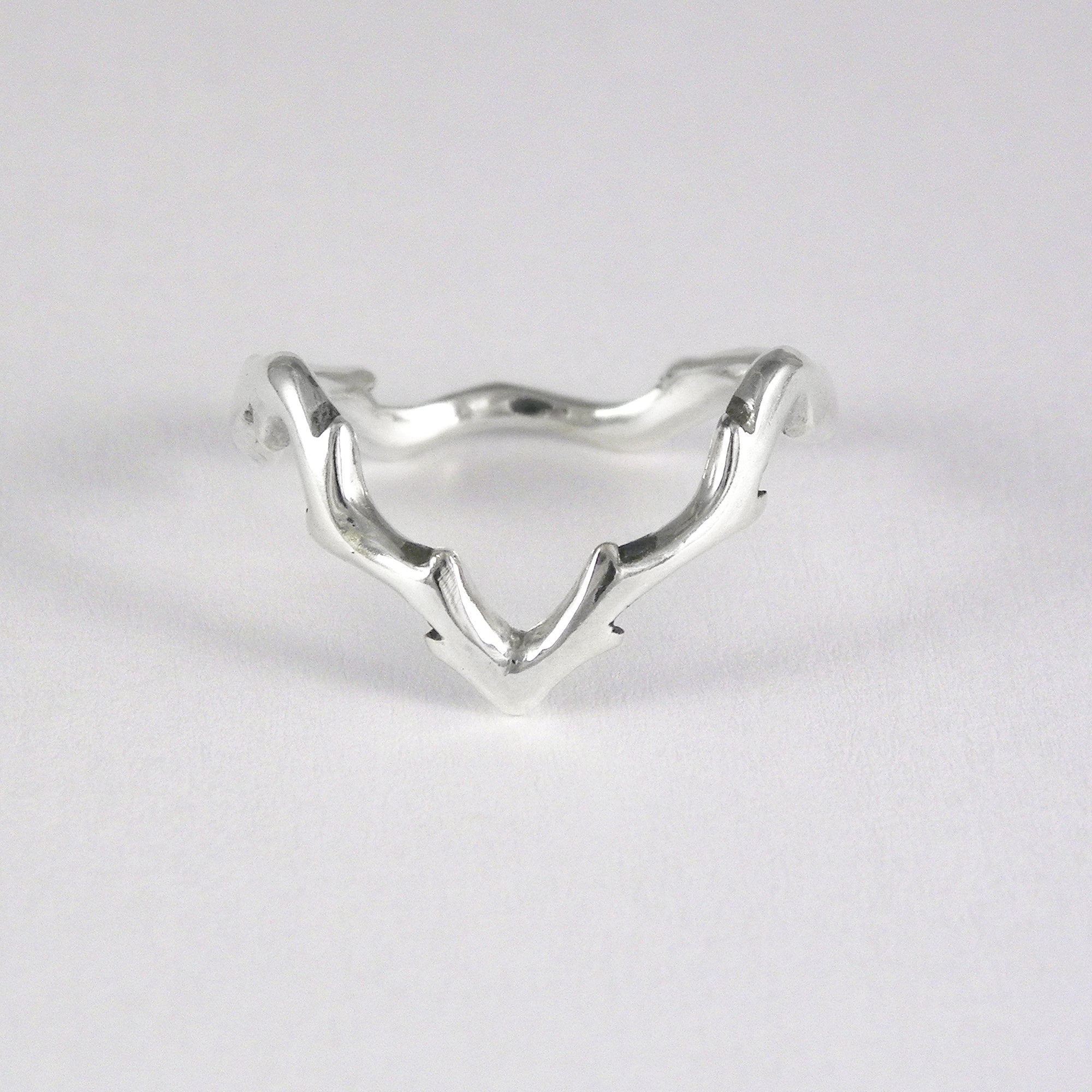 V Thorn Ring